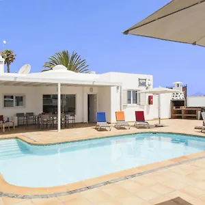 villa-aphrodite-and-villa-apollo-4-bedroom.in-canary-islands.com/