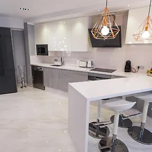 luxury-2-bedroom-apartment-in-los-cristianos.in-canary-islands.com/